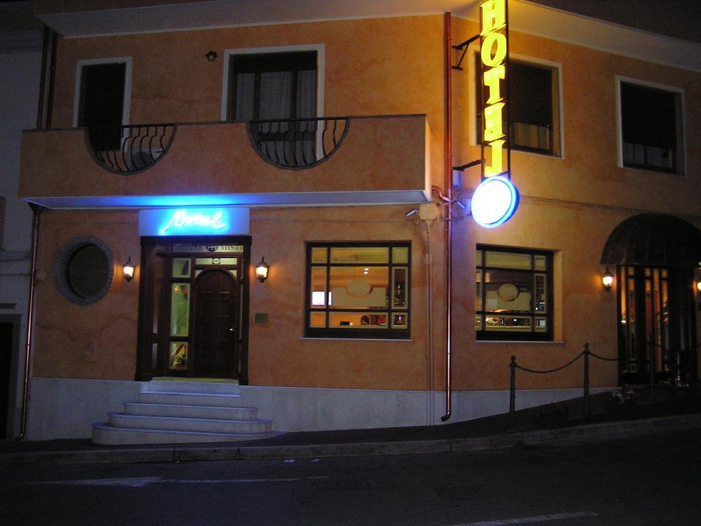פורטוסקוזו Hotel Mistral מראה חיצוני תמונה